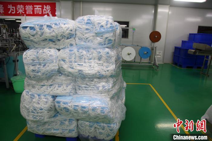 湖北枝江“口罩工廠” 日產(chǎn)13萬(wàn)口罩抗擊疫情，個(gè)人衛(wèi)生用品銷售創(chuàng)新高
